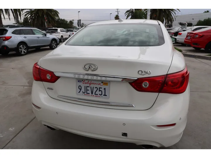 WHITE, 2014 INFINITI Q50 Image 4