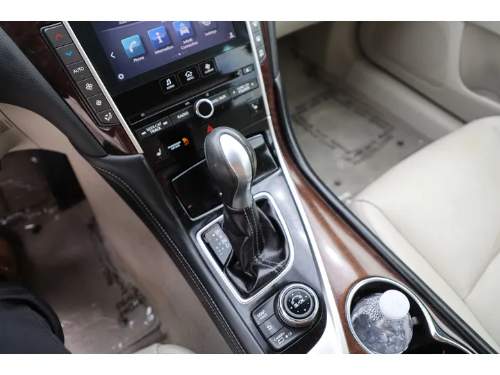 WHITE, 2014 INFINITI Q50 Image 11