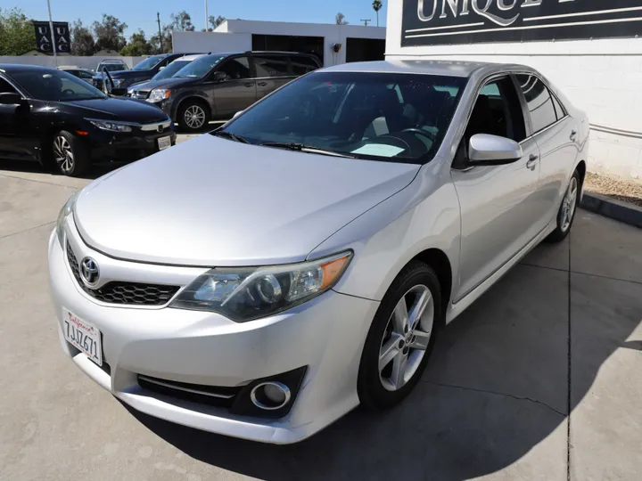 SILVER, 2012 TOYOTA CAMRY Image 6