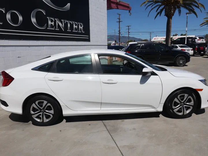 WHITE, 2016 HONDA CIVIC Image 4