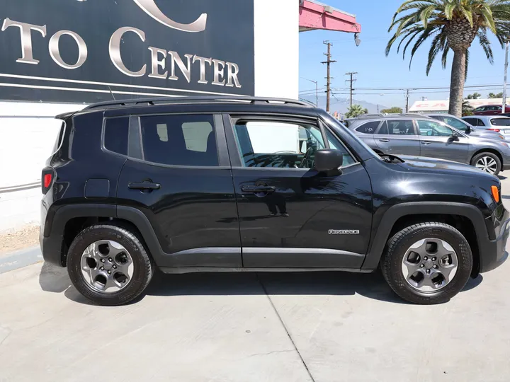 RED, 2017 JEEP RENEGADE Image 4