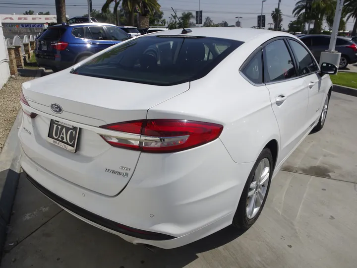 WHITE, 2018 FORD FUSION Image 6