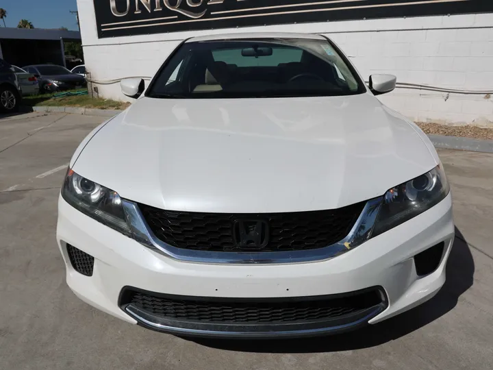 WHITE, 2014 HONDA ACCORD Image 2