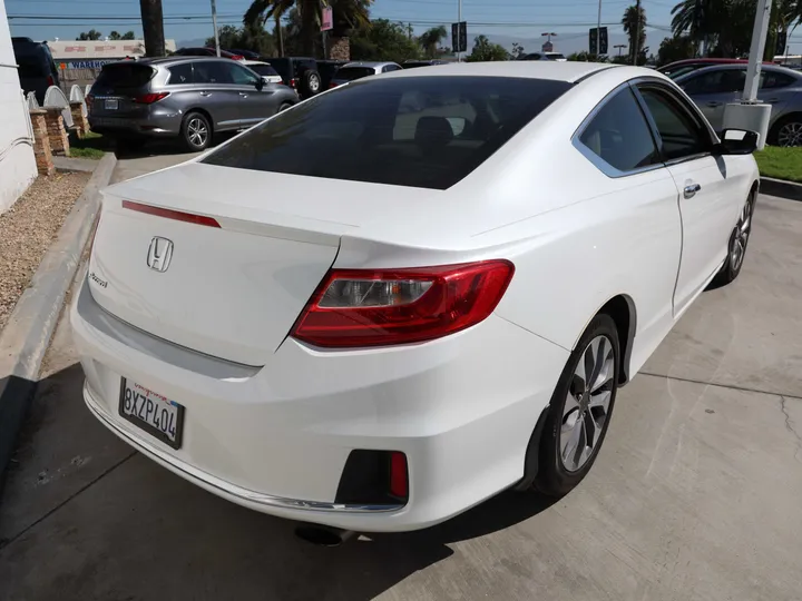 WHITE, 2014 HONDA ACCORD Image 5