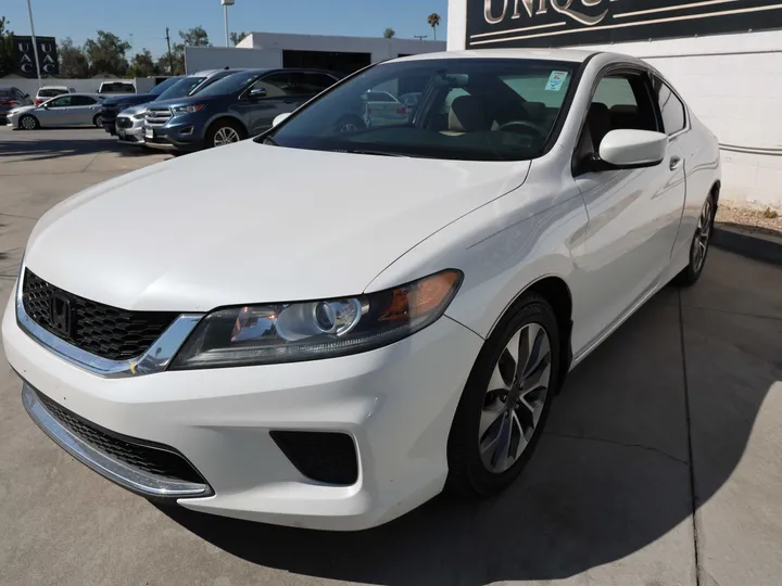 WHITE, 2014 HONDA ACCORD Image 6