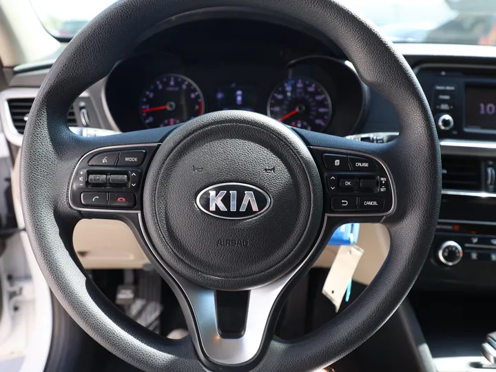 WHITE, 2016 KIA OPTIMA Image 10