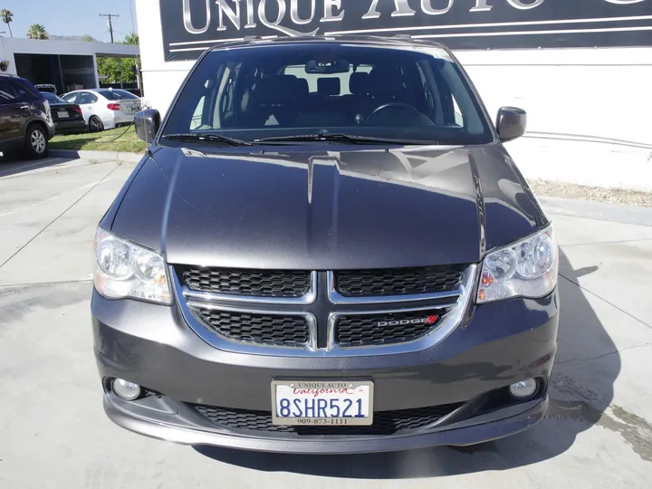 GRAY, 2019 DODGE GRAND CARAVAN PASSENGER Image 2