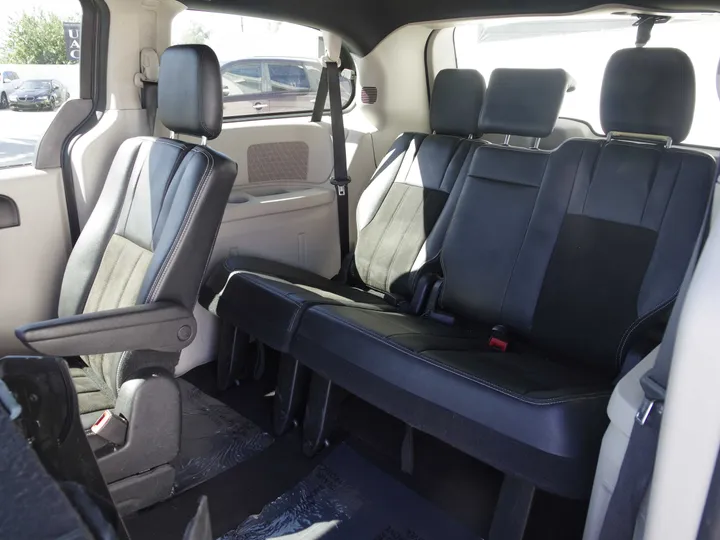 GRAY, 2019 DODGE GRAND CARAVAN PASSENGER Image 16