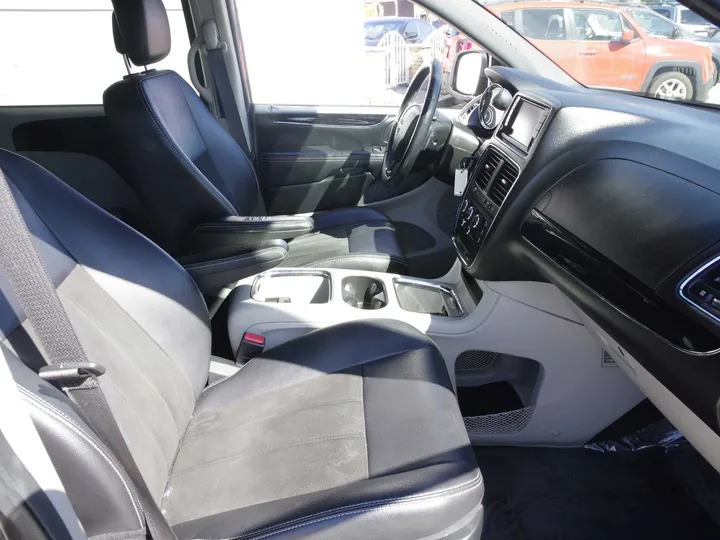 GRAY, 2019 DODGE GRAND CARAVAN PASSENGER Image 19