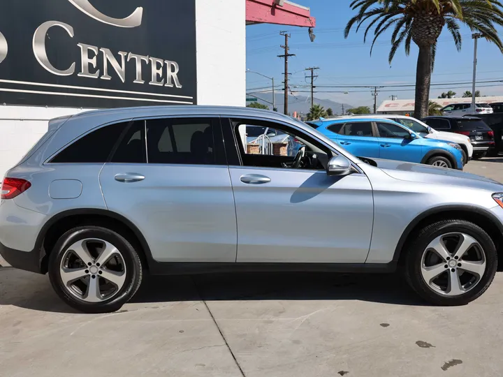 SILVER, 2016 MERCEDES-BENZ GLC Image 4