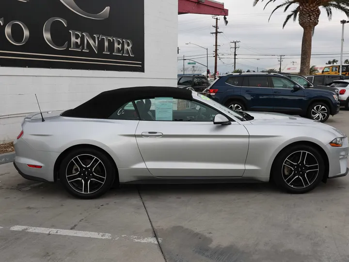 SILVER, 2018 FORD MUSTANG Image 4