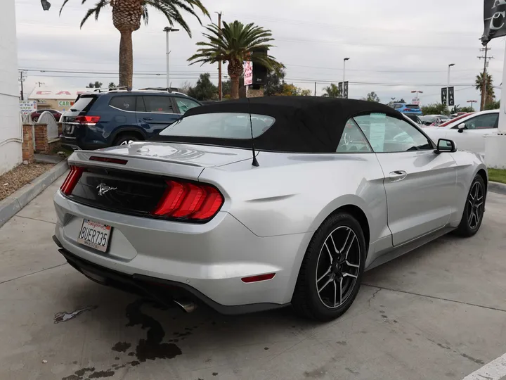 SILVER, 2018 FORD MUSTANG Image 5