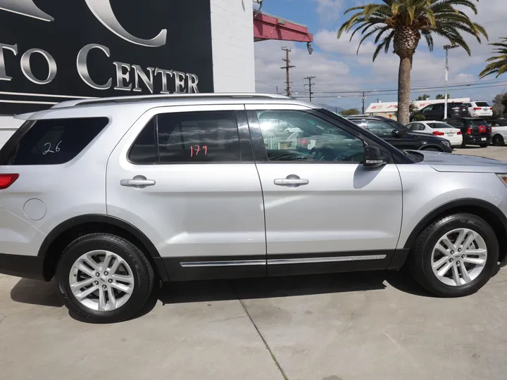 SILVER, 2016 FORD EXPLORER Image 4