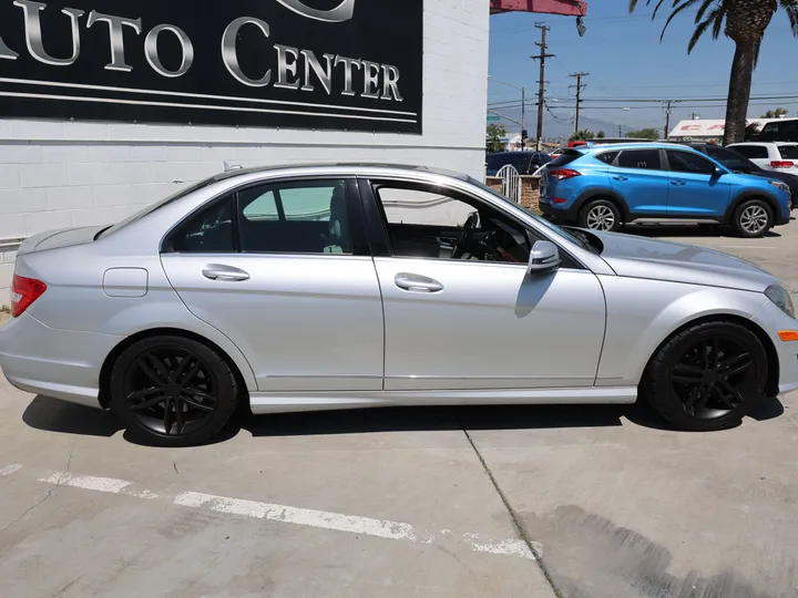 SILVER, 2013 MERCEDES-BENZ C-CLASS Image 4