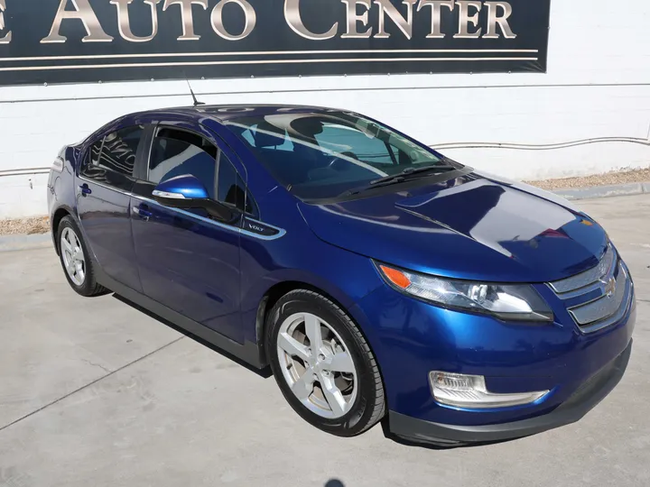 BLUE, 2013 CHEVROLET VOLT Image 3