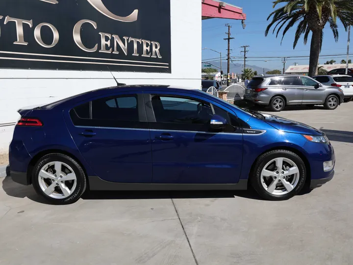 BLUE, 2013 CHEVROLET VOLT Image 4