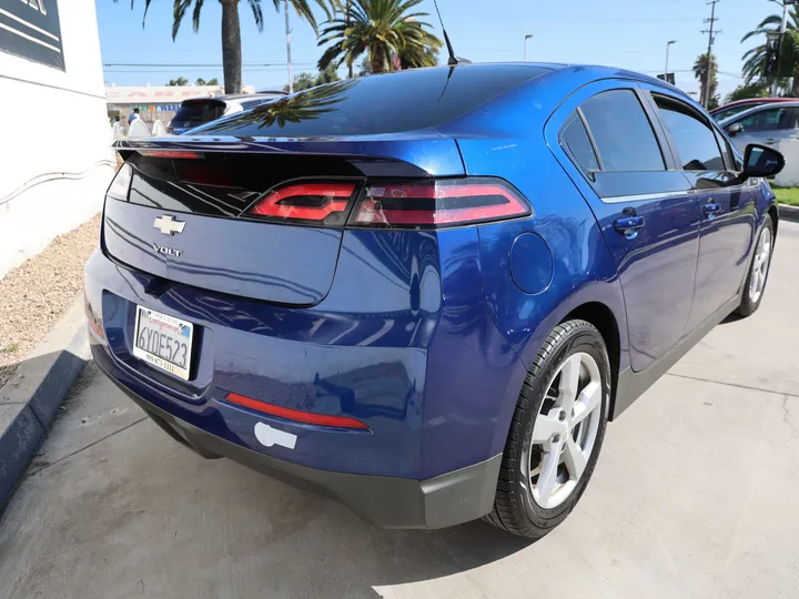 BLUE, 2013 CHEVROLET VOLT Image 5