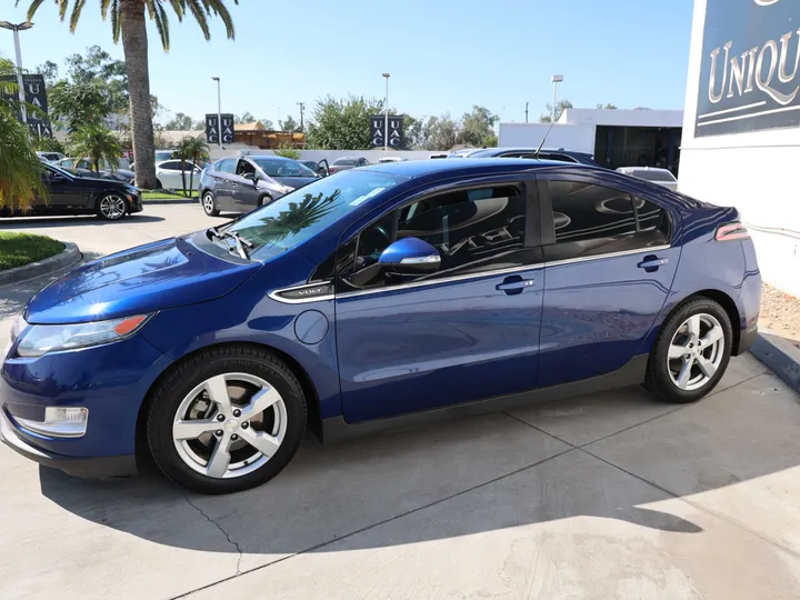 BLUE, 2013 CHEVROLET VOLT Image 6