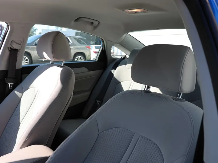 BLUE, 2018 HYUNDAI SONATA Image 9