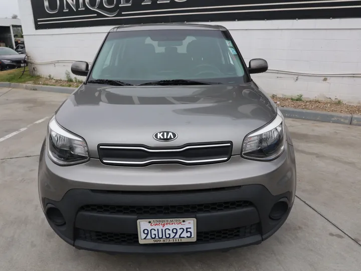 GRAY, 2017 KIA SOUL Image 2