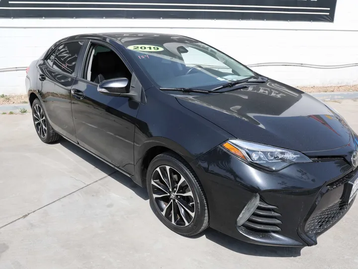 BLACK, 2019 TOYOTA COROLLA Image 3