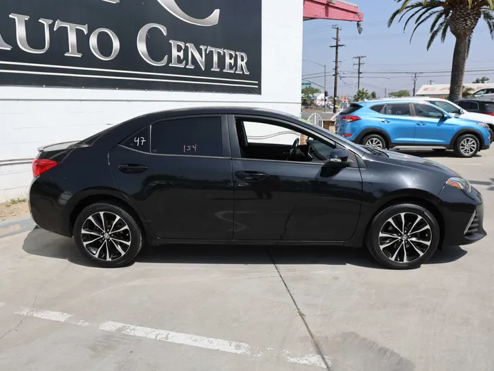 BLACK, 2019 TOYOTA COROLLA Image 4