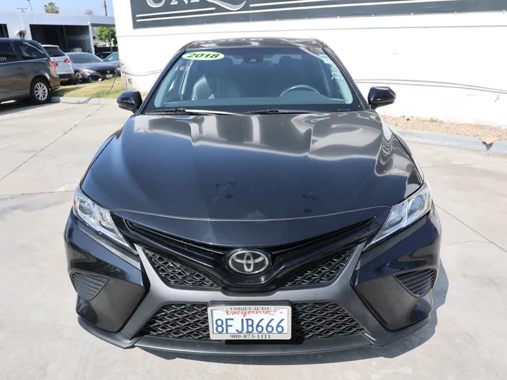 BLACK, 2018 TOYOTA CAMRY Image 2