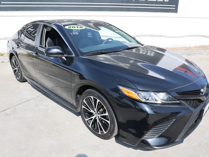 BLACK, 2018 TOYOTA CAMRY Image 3