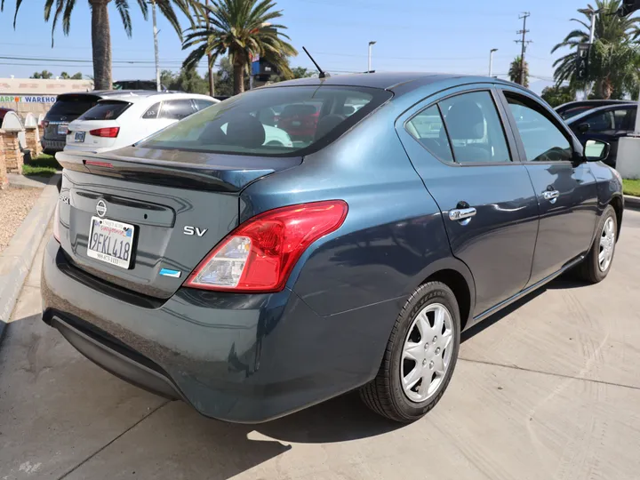 BLUE, 2015 NISSAN VERSA Image 5