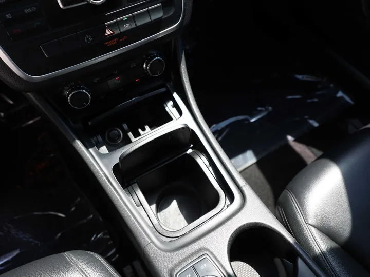 RED, 2014 MERCEDES-BENZ CLA-CLASS Image 11
