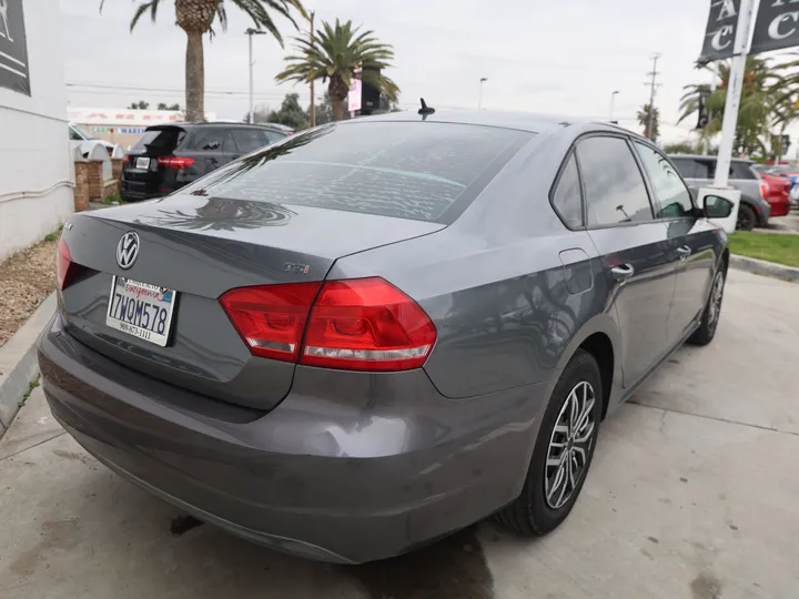 GRAY, 2014 VOLKSWAGEN PASSAT Image 5