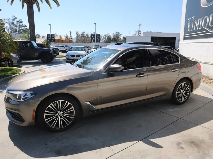 GREEN, 2018 BMW 5 SERIES Image 6