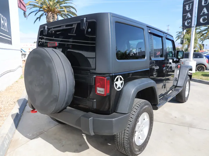 BLACK, 2017 JEEP WRANGLER UNLIMITED Image 5