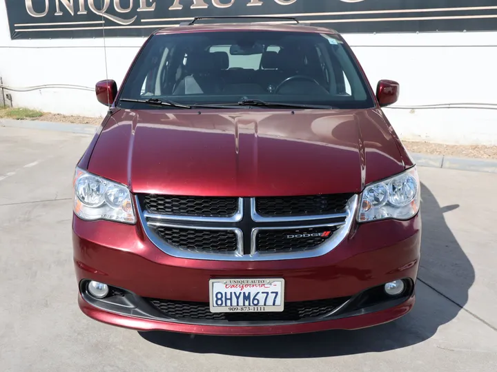 RED, 2019 DODGE GRAND CARAVAN PASSENGER Image 2