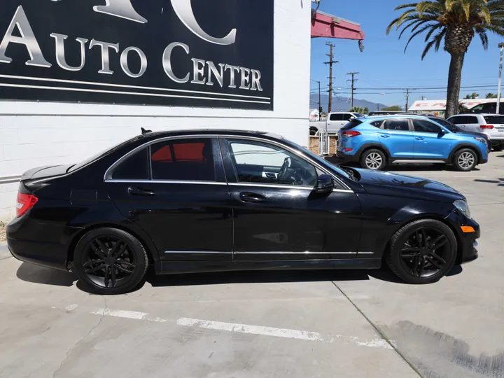 BLACK, 2013 MERCEDES-BENZ C-CLASS Image 4