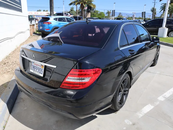 BLACK, 2013 MERCEDES-BENZ C-CLASS Image 5