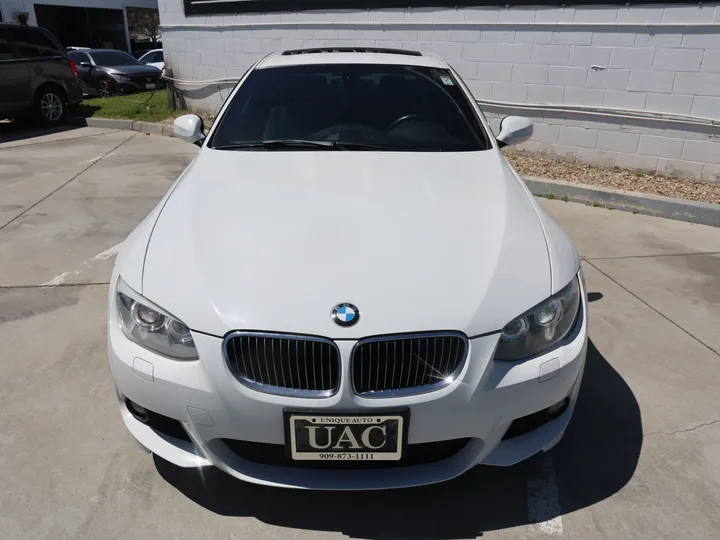 WHITE, 2013 BMW 3 SERIES Image 2