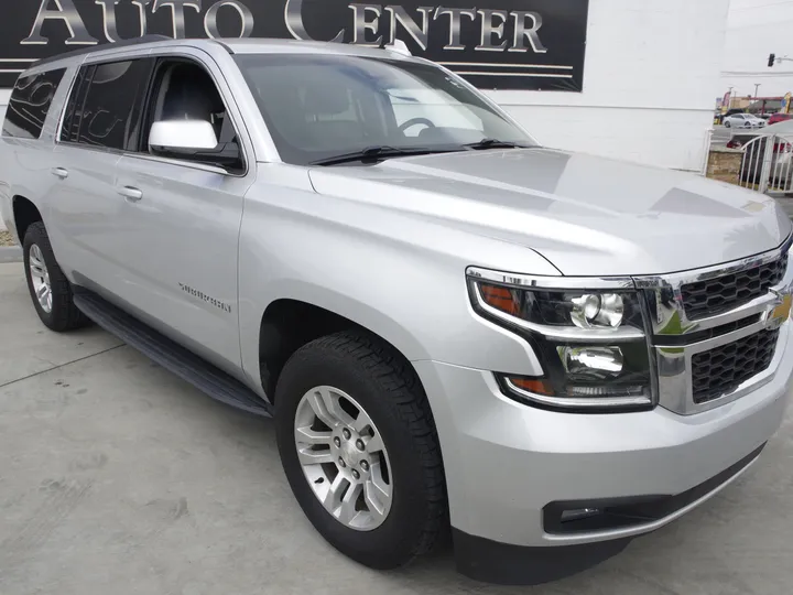 SILVER, 2019 CHEVROLET SUBURBAN Image 3