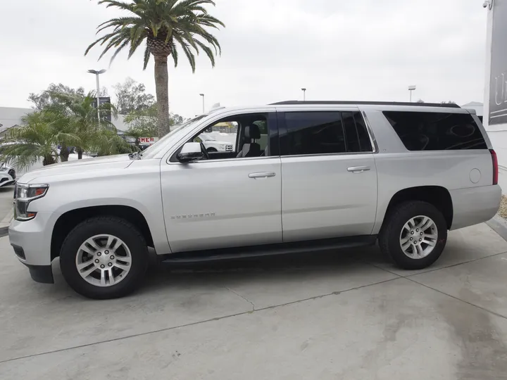 SILVER, 2019 CHEVROLET SUBURBAN Image 8