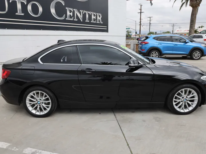 BLACK, 2016 BMW 2 SERIES Image 4