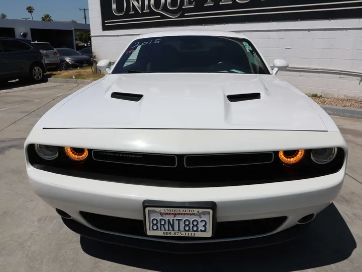 WHITE, 2015 DODGE CHALLENGER Image 2