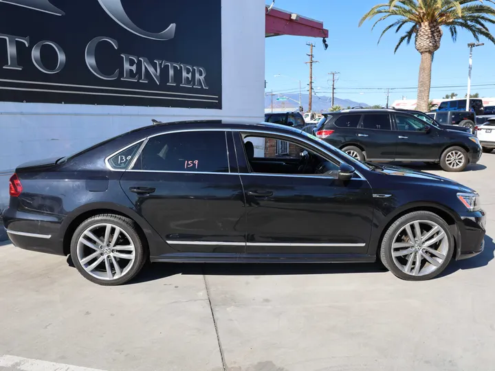 BLACK, 2017 VOLKSWAGEN PASSAT Image 4