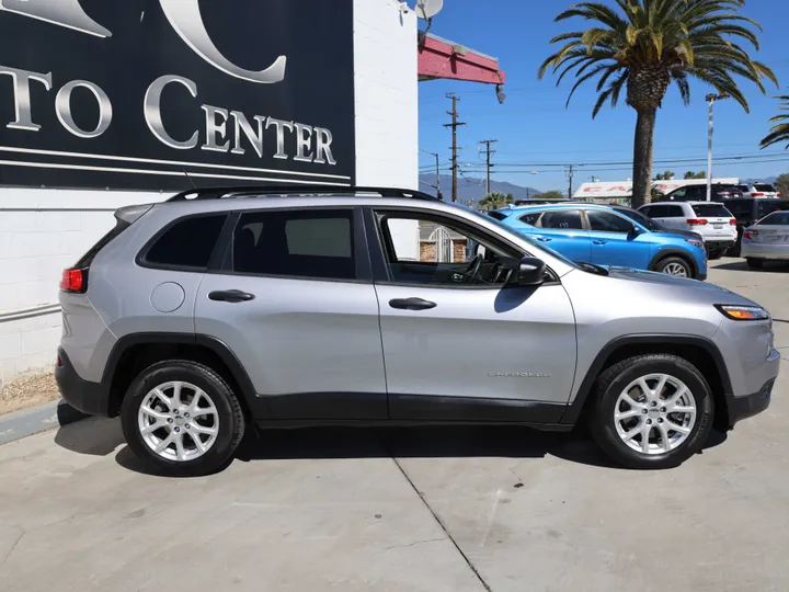 SILVER, 2016 JEEP CHEROKEE Image 4