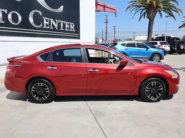RED, 2015 NISSAN ALTIMA Image 4