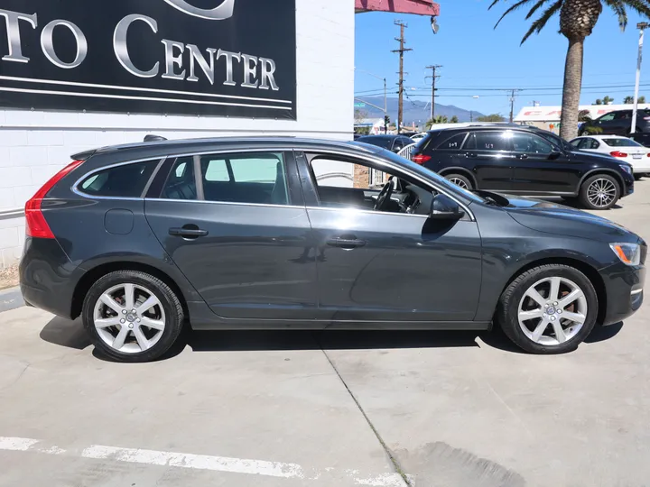 GRAY, 2016 VOLVO V60 Image 4