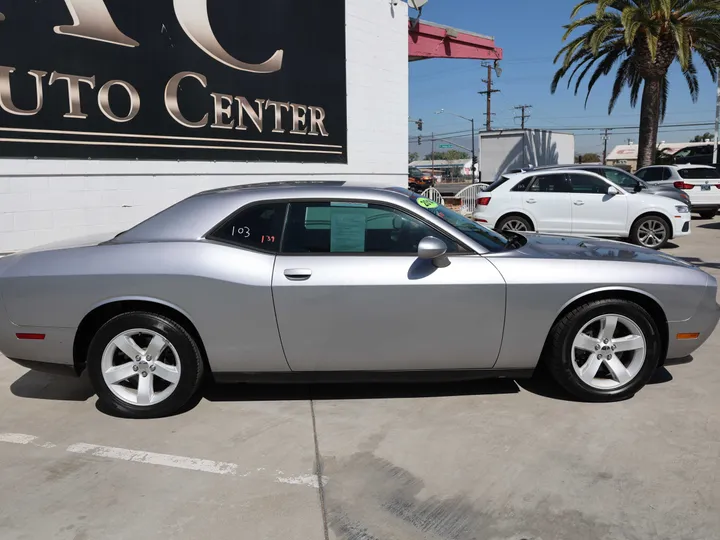 SILVER, 2014 DODGE CHALLENGER Image 4