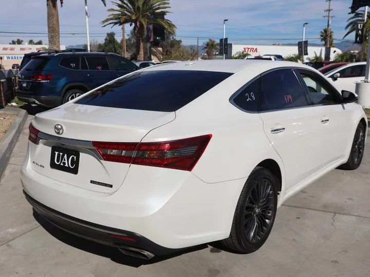 WHITE, 2017 TOYOTA AVALON Image 5