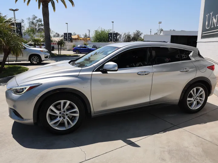 SILVER, 2018 INFINITI QX30 Image 6