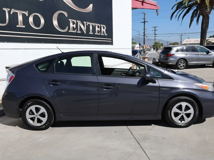 GRAY, 2013 TOYOTA PRIUS Image 3