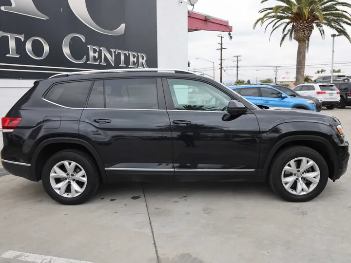 BLACK, 2018 VOLKSWAGEN ATLAS Image 4